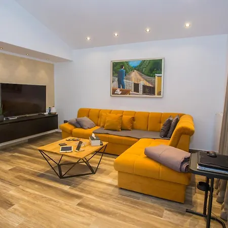 Holiday House Cisterna